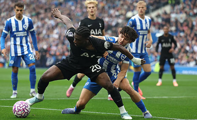 Prediksi Tottenham vs Brighton 18 April 2026
